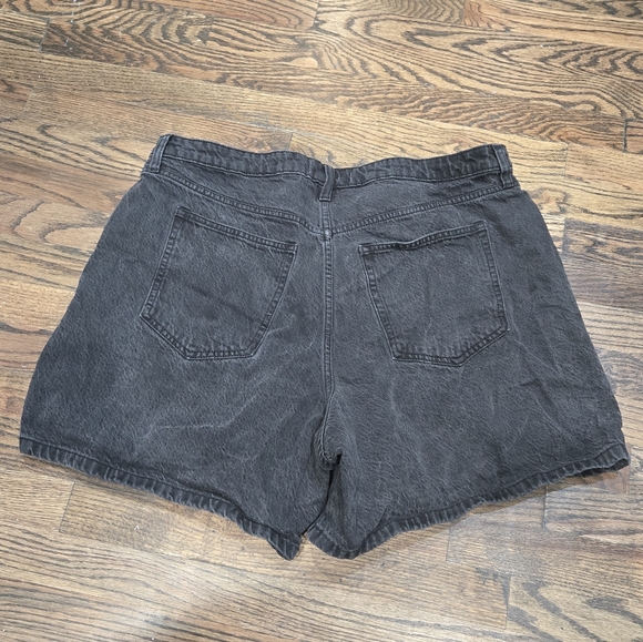 Abercrombie & Fitch the loose short High Rise Curve Love Faded Black Size 18 /34 - Picture 2 of 5